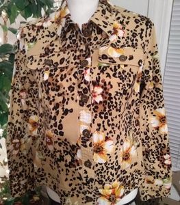 GONE 🌺NWOT Jean Jacket